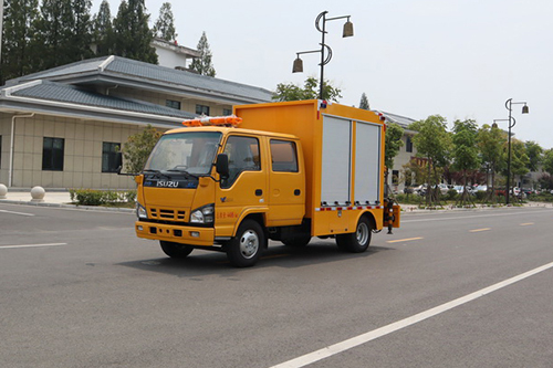 五十鈴帶吊救險(xiǎn)車
