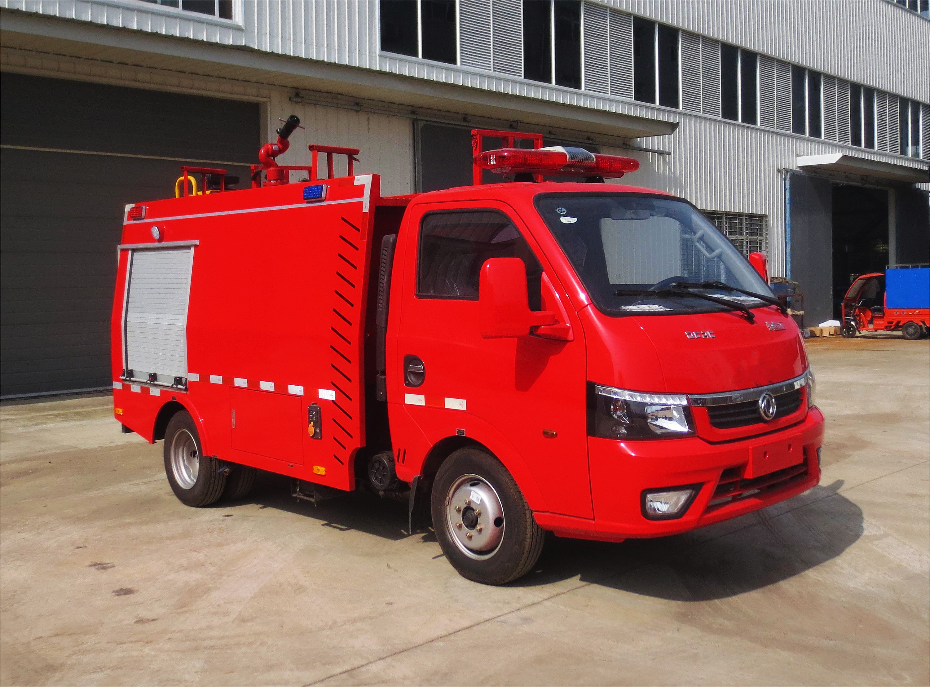東風(fēng)1噸藍(lán)牌水罐消防車