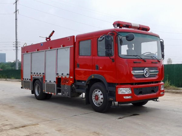 東風(fēng)7噸泡沫消防車(chē)