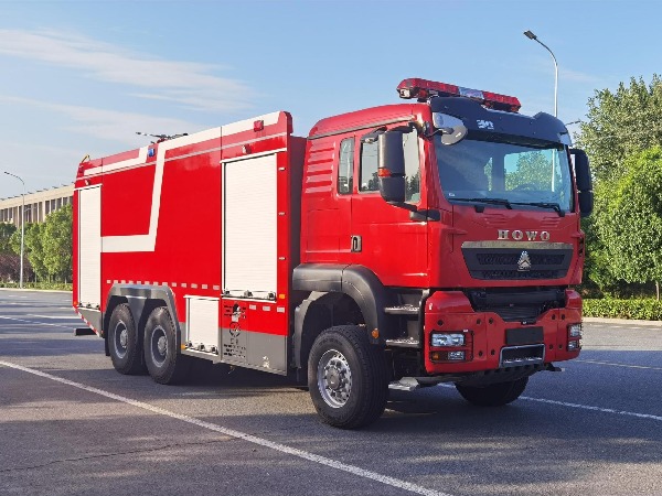 豪沃18噸四驅(qū)越野消防車(chē)