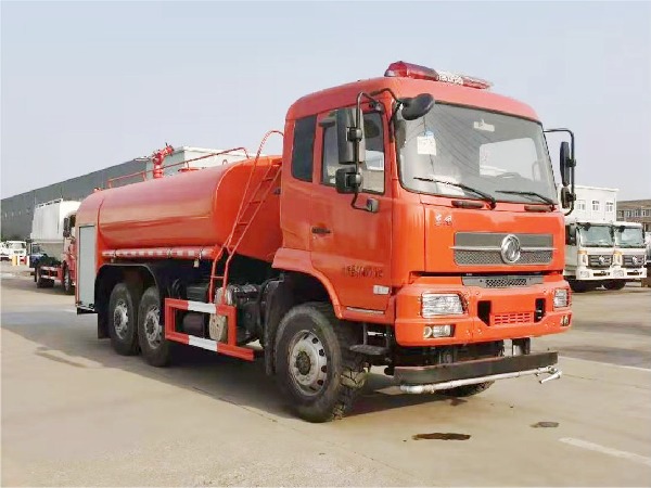 東風(fēng)11噸六驅(qū)越野森林消防車(chē)