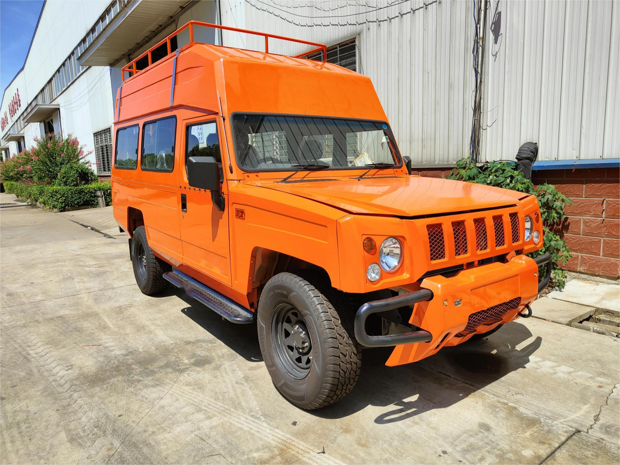 勇士森林越野消防運(yùn)兵車(chē)