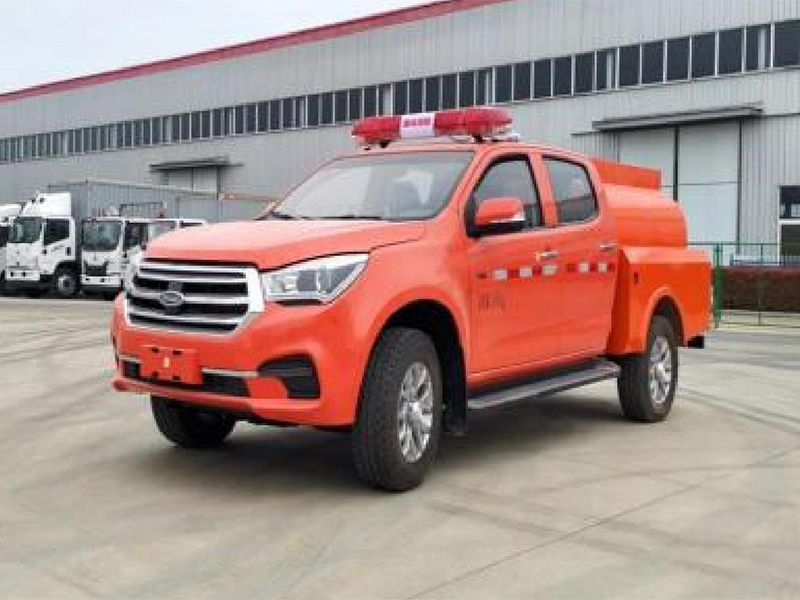 小型四驅(qū)慶鈴雙排1.0方高壓噴霧車(chē)